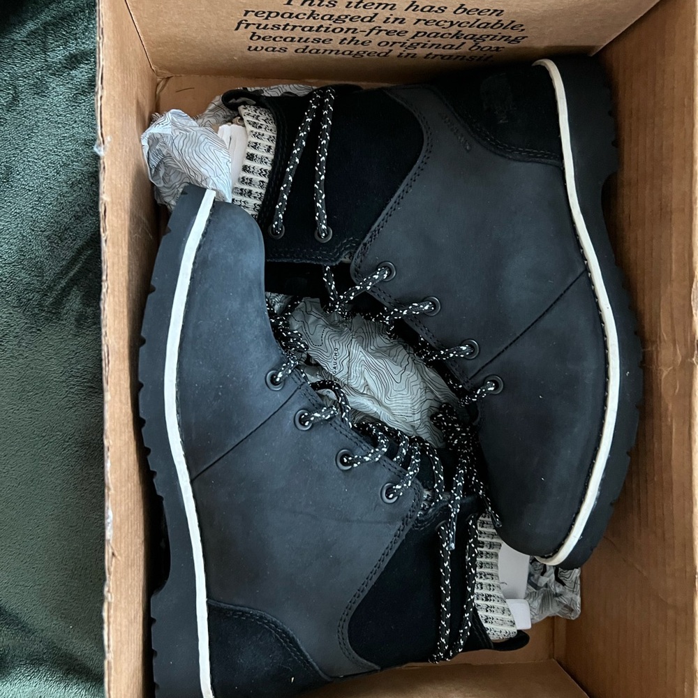 Women’s Black The North Face leather boots size 5.5